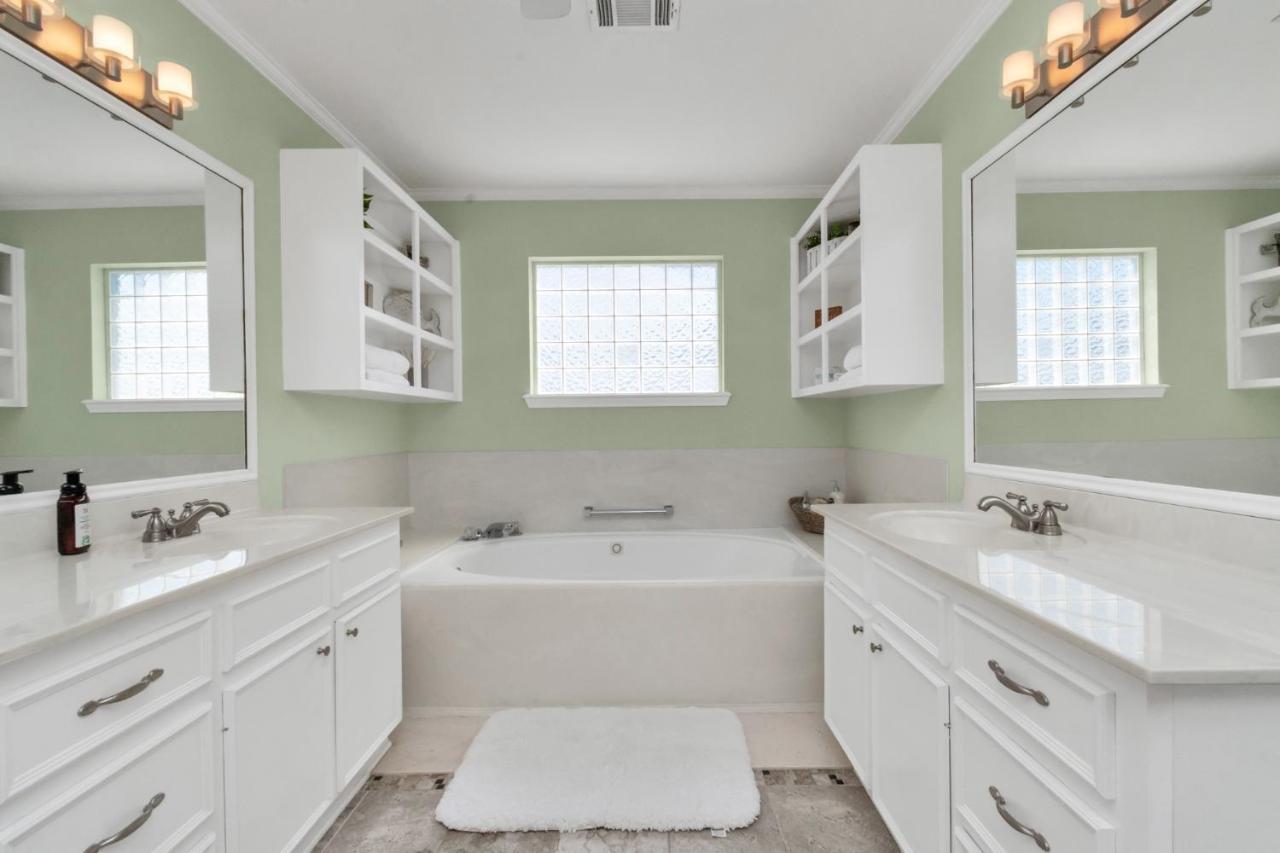 Beauty On The Water! Lake House Near The Beaches! Galveston Exterior photo