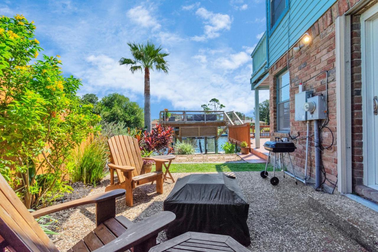 Beauty On The Water! Lake House Near The Beaches! Galveston Exterior photo