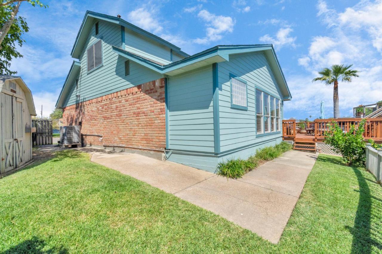 Beauty On The Water! Lake House Near The Beaches! Galveston Exterior photo